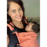Sameera Reddy Instagram - “Who else loooooves online classes and all the fun stuff which seems to be the new normal!??”😋Jokes aside, I’m glad I can be there for both my kids thanks to my @soulslings_india carrier!! It’s an extraordinary time for us mommies and as much as I have loved using my baby carrier outside, these past few months it’s equally helped me at home 🏡 Soul Linen Oriole Aseema #madeinindia #vocalforlocal #babywearing #stayhome #staysafe #babycarrier #soulslings #india 🇮🇳
