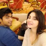 Sanam Shetty Instagram - U know uv been happy wen u forget to post about how happy uv been ❤❤ Making memories🤗 @tharshan_shant never a dull moment with u🤗😘 #memoriesstay #foodiesofinstagram #littlepinkflowers #happysunday #luckygirl🍀 #angelsam❤