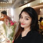 Sanam Shetty Instagram - That was quite a feast!😋 Guys check out this restaurant, ROSEWATER DINE IN for some of the most mouthwatering seafood dishes if ur in and around Anna Nagar🤗👍 Thank u for the invite Mr.Selva for a wonderful evening. Best wishes for ur brand new venture! #rosewaterfinedining #annanagar #eveningwithgoodfood💥 #angelsam❤