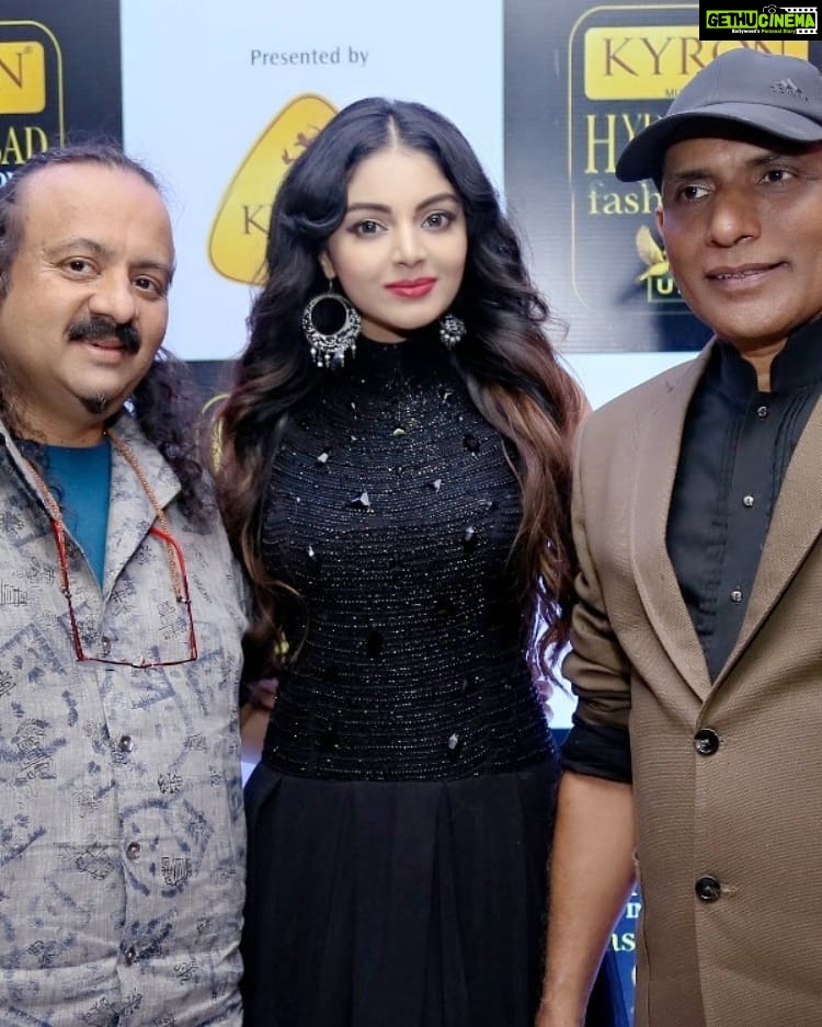Sanam Shetty Instagram - Thanks for the lovely captures @rahuldev1177 🤗🤗 From the Kyron International Hyderabad Fashion Week! Thanks @hari_an_and @storm_sharma @rahuldev1177 @lovellprabhu 🤗🤗🤘🤘 #showstopper #kyronhyderabaddinternationalfashionweek2019fashionweek #ramplove #angelsam❤