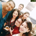Sanam Shetty Instagram - At the launch party of MARMALONG! Part of the Esthel in Namma area Bessy🤗🤘 Fun time with friends Sathish Jupiter sir, Karthik Srinivasan, @srini_subramaniam, @mahaakerthi @saathvikaraj, Sneha Nair, @iprernakhanna , @drishtikhanna_ , ood👯💛💚💙 Thanks Sathish sir for inviting 🤗🤗 #bessy #marmaland #restaurantlaunch #angelsam❤