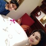 Sanam Shetty Instagram - U know uv been happy wen u forget to post about how happy uv been ❤❤ Making memories🤗 @tharshan_shant never a dull moment with u🤗😘 #memoriesstay #foodiesofinstagram #littlepinkflowers #happysunday #luckygirl🍀 #angelsam❤