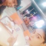 Sanam Shetty Instagram - He ate all of tat and I just watched😕! Hope u enjoyed the burger @tharshan_shant ☺ Anyways can't keep Thalaivar waiting😁 off to watch Petta now😍 GN folks! #burgersundaysarethebest🍴🍔 #petta #sweetevenings❤️ #angelsam❤