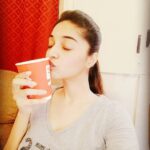 Sanam Shetty Instagram - The biggest adventure u can take is to live the life of ur dreams🤗🙌 yep cofi is definitely part of it for me☕❤ Good morning u lovelies 🤗😘 #workmornings #coffeeandkisses☕️💋 #bigwordsetc #angelsam❤