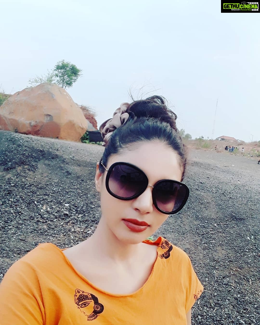 Sanam Shetty Instagram - This new year is already showing promises of being a great year😀 Thrilled to sign my very first web series with a kickass story and team🤗🙌 More details when its aired🙋 #newyearbegins #itsallonlinenow #gratefulheart #webseries #actorlife🎬🎥 #angelsam❤