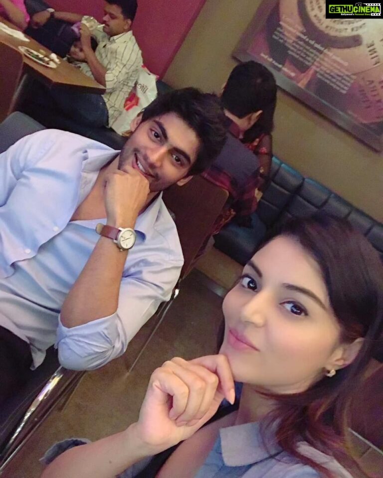 Sanam Shetty Instagram - Customary visit to the mall.. Wondering Wat else to do on a Sunday🤔🤔😁 Fun tym with this handsome hunk 😍❤@tharshan_shant #lazyday #sundayselfie #angelsam❤