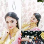 Sanam Shetty Instagram – If ur going to Rise u might as well Shine💗🔆 And Shine like a crazy Diamond💎 🔆 
With all that make up I better..shine😁
#jewelleryadshoot🎥 #chennaishoot #earlymorningshoots☀️ #keralasaree #mymakeupkit #macandme