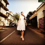 Sanam Shetty Instagram – The more I find Myself, the more people I lose! 🤘💗 well ur loss😛 (just the Scorpio in me talking🤐)
P. C: @ajjjoveih 🤗
#findingmyself #scorpiomonth♏️ #streetsofpondy #pastellove #itsallsepia #daisymarcjacobsinspired #theskyaboveme #walkingthepathoflove #angelsam❤