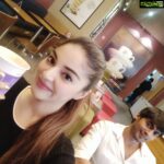 Sanam Shetty Instagram - It's called a perfect Sunday when it's been such a Fun day😀🤘🤘 What an awesome time it was @tharshan_shant🤗🤘tnx so much for suggesting the virtual gaming @VR Games..damn gud experience 😀👌I'm definitely coming back! #phoenixmallchennai #virtualgamers #weekendfun #coffeebean #angelsam❤