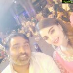 Sanam Shetty Instagram - When the evening is so dazzling and it happens on a Saturday I'm bound to have some fun💃🎆❤ swipe left for more🤗 #zingbyawards #fashionandfilms #angelsam❤