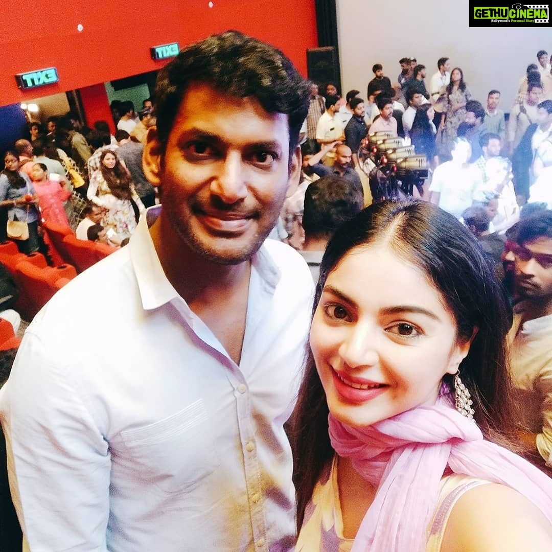 Sanam Shetty Instagram - More clicks from the Sandakozhi 2 premiere๐ I loved the film. Awesome performances by Vishal, Keerthi, Rajkiran sir and Varalakshmi ๐๐ Go watch it! #sandakozhi2