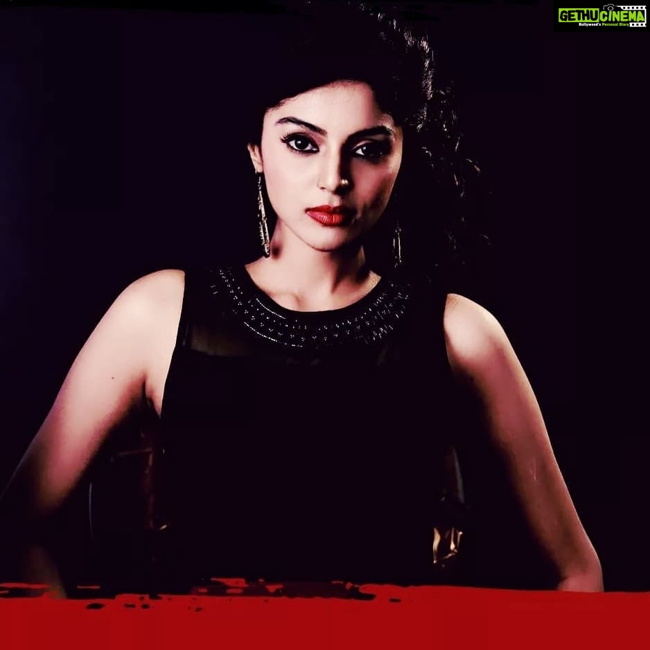 Sanam Shetty Instagram - YOU are ENOUGH! ⤠Don't let anyone tell you otherwise. Have a good night ya'allš¤ #selflove #mycompleteversion #angelsamā¤