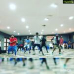 Sanam Shetty Instagram - Quickie dance rehearsals for an exciting performance coming up! 💃😬 thanks to Dinesh master and team for ur endless patience with me🙏🙏 #danceisfun #lastminutenerves #angelsam❤