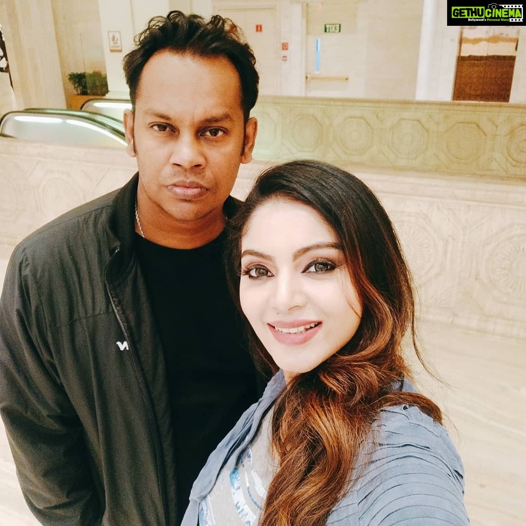 Sanam Shetty Instagram - When the evening is so dazzling and it happens on a Saturday I'm bound to have some funššā¤ swipe left for moreš¤ #zingbyawards #fashionandfilms #angelsamā¤