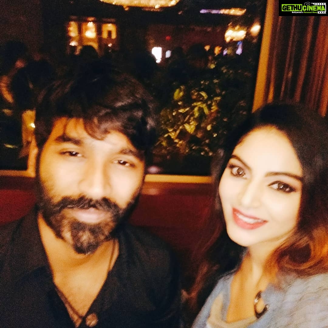 Sanam Shetty Instagram - When the evening is so dazzling and it happens on a Saturday I'm bound to have some funššā¤ swipe left for moreš¤ #zingbyawards #fashionandfilms #angelsamā¤