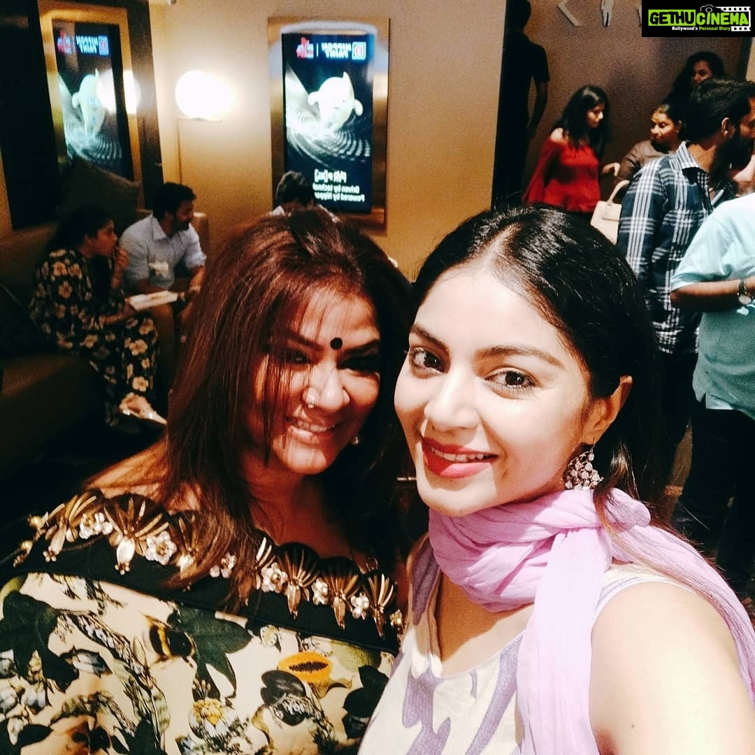 Sanam Shetty Instagram - More clicks from the Sandakozhi 2 premiere๐ I loved the film. Awesome performances by Vishal, Keerthi, Rajkiran sir and Varalakshmi ๐๐ Go watch it! #sandakozhi2