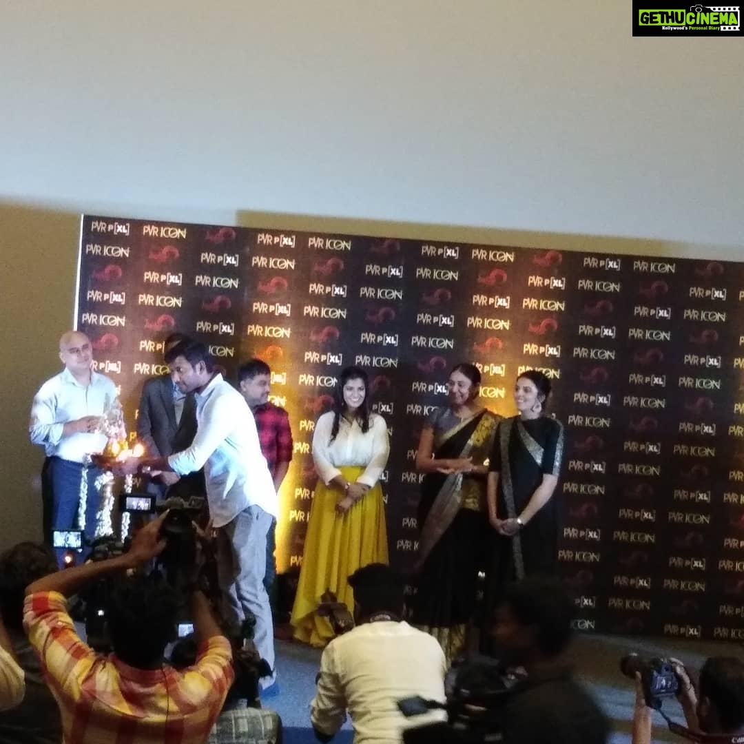 Sanam Shetty Instagram - More clicks from the Sandakozhi 2 premiere๐ I loved the film. Awesome performances by Vishal, Keerthi, Rajkiran sir and Varalakshmi ๐๐ Go watch it! #sandakozhi2