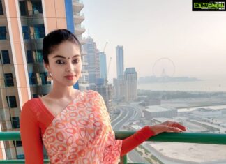 Sanam Shetty Instagram - Thanks everyone who joined my first LIVE interview and making it special 💞✨ Had a wonderful time chatting with u @dubaitamizhan1 Yash bro 🤗 thanks for making me feel at home. Friends who missed yesterday can watch it on Dubai Tamizhan's YouTube channel. Link: https://youtu.be/JghTDNOZYCw #youtubelive #indianlook #sareelove