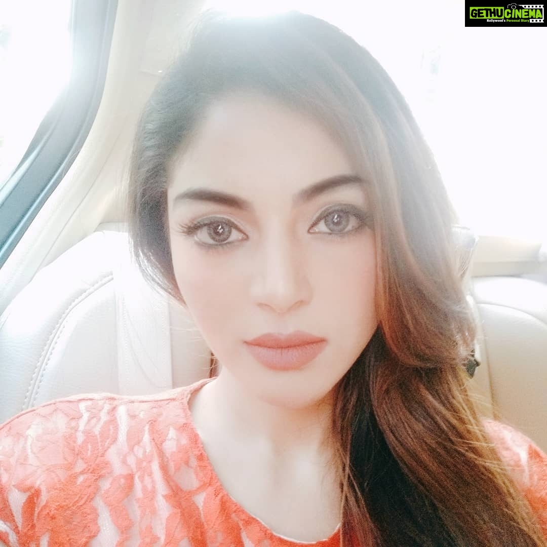 Sanam Shetty Instagram - And just sometimes I manage a decent car selfie 😄 #carfie #orangelips