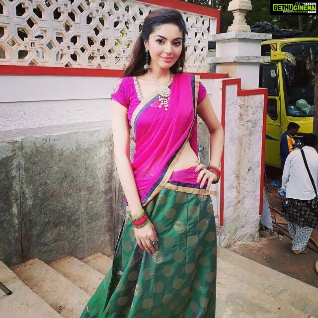 Sanam Shetty Instagram - Goodnight peeps💗💚 mwah😘 #atharvafilmstill #kovilpic #halfsareeluv