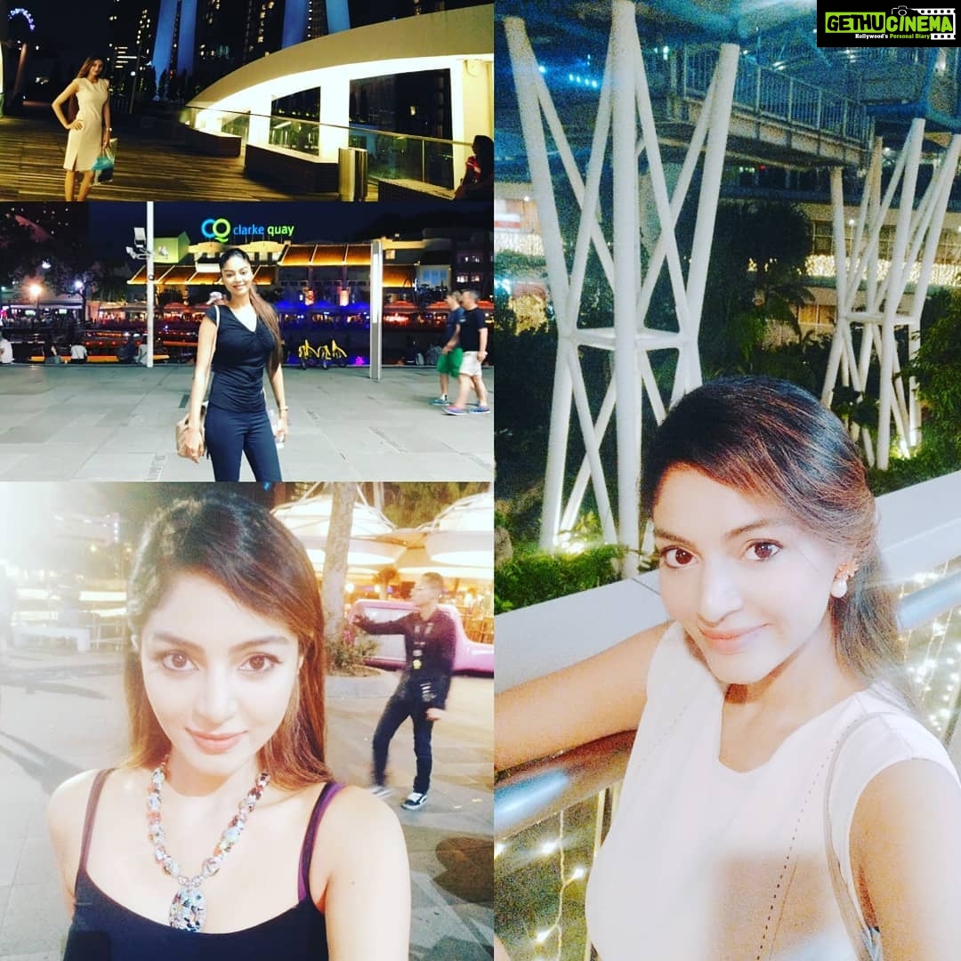 Sanam Shetty Instagram - Can't get enough of u!! #uponflyer #clarkequay #marinabaygardens 💛💛
