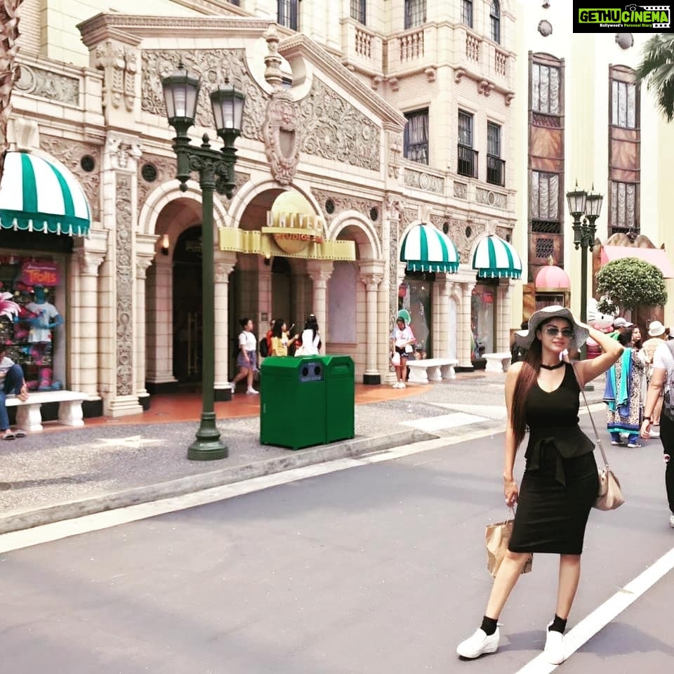 Sanam Shetty Instagram - Baskin in d ☀ #universalstudios