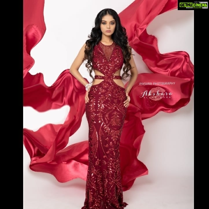 Sanam Shetty Instagram - You cannot burn the flame ❤️ Concept photography by @suthanviran (Malaysia) @pixsura_photography Akshara Blush Works #blingiton #internationalshoots #kualalumpur #malaysia #fashionphotography #wildwednesdays #couturegown #RedVelvet #sanam #sanamshetty