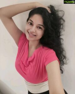 Sanam Shetty Instagram - Summa oru selfie Have a lovely evening ya'll ✨ #mondayfeels