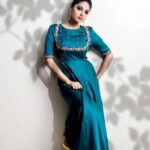 Sanam Shetty Instagram - Rise and shine 🌄 Have a blessed Sunday folks💝 Swipe ⬅️ @naziasyedofficial @rahuldev1177 @promakeup_bridal_studio #fashionphotography #sanam #sanamshetty #vintagecollection #teal #bridalfashion #silkysatins #cocktailgowns