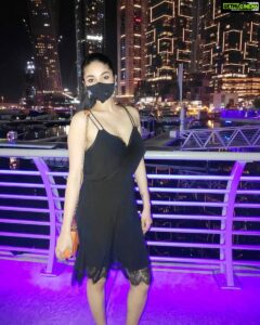 Sanam Shetty Instagram - Keep shining. The world needs your LIGHT! 🌟

#goodnightall🖤😴 #wearmasks😷 #staysafe