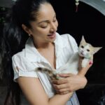 Sanam Shetty Instagram - Have a blessed Sunday folks✨✨ Love from Ikki and me🐈❤️