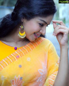 Sanam Shetty Instagram - When life gets blurry just adjust your focus! 🧡💛

#midweekvibes