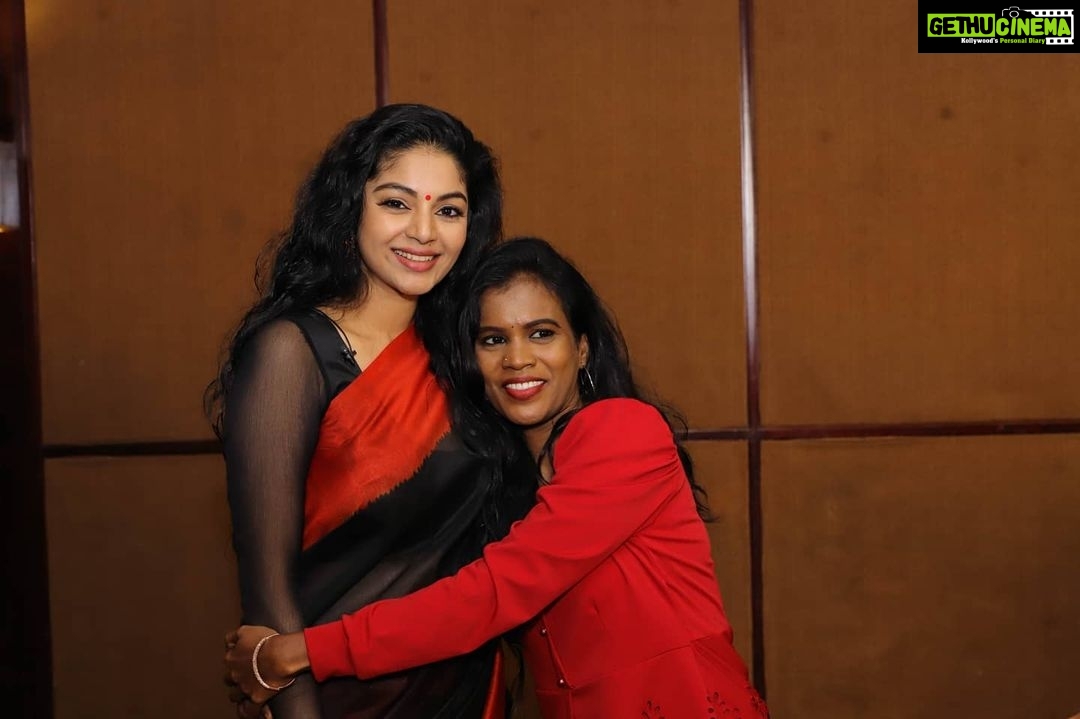 Sanam Shetty Instagram - Very honoured to receive 'Icon Of Women 2021' from Galatta Tamil 🙏 Thanks to @galattadotcom for the special award✨✨ HUGE THANKS to each one of you my dearest fans for sparing your valuable time to meet me❤️🙏 It was the most beautiful moment of my life - to see the love in your eyes and the genuine support in your words 🤗😘 I love you all forever ❤️ NEENGA ILLAME NAA ILLE 🙏 #gratefulforever #nandrigal