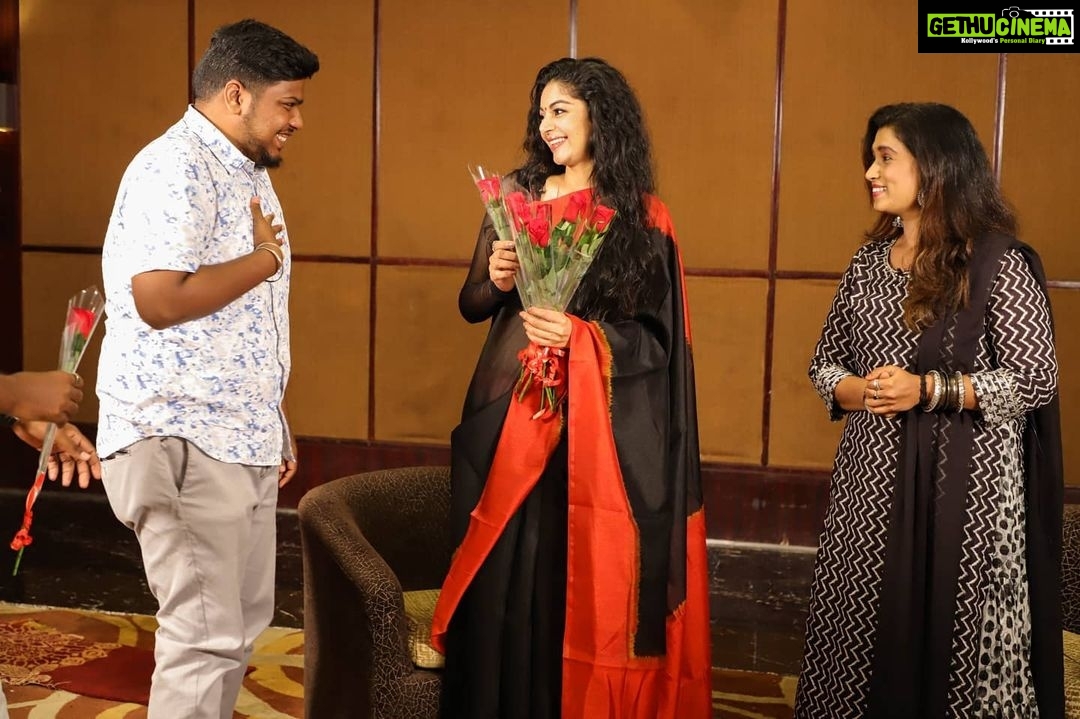 Sanam Shetty Instagram - Very honoured to receive 'Icon Of Women 2021' from Galatta Tamil 🙏 Thanks to @galattadotcom for the special award✨✨ HUGE THANKS to each one of you my dearest fans for sparing your valuable time to meet me❤️🙏 It was the most beautiful moment of my life - to see the love in your eyes and the genuine support in your words 🤗😘 I love you all forever ❤️ NEENGA ILLAME NAA ILLE 🙏 #gratefulforever #nandrigal