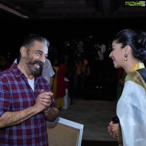 Sanam Shetty Instagram - Kanavula kooda nanekaadhadhu indru nadandhadhu ! 

Extremely honoured to receive the prestigious 'PEN SAKTHI VIRUDHU' from the legend Kamal Hassan @ikamalhaasan sir himself.

To be awarded on the day we celebrate the Power of Women, is truly an unforgettable moment.

We are and we will continue to be strong together.

#pensakthi #magalirthinam #ulaganayagan #kamahassan #staystrong #newchange #unitedtogether