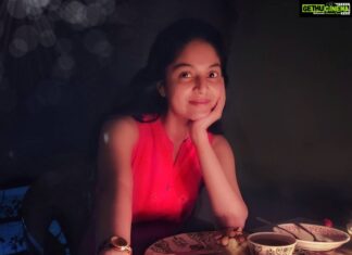 Sanam Shetty Instagram - You light up my world Mone ! ❤️ Thanks for the magical Valentine's dinner. #loveandlight❤️💫 #myrock