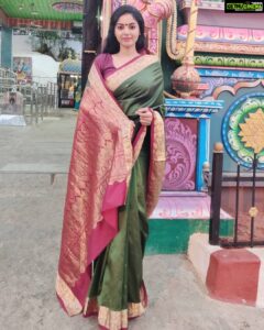 Sanam Shetty Instagram - Blessings of Kaaliamma Goddess to all of you ❤️🙏

Every woman is bestowed with Maha Kaali's Power of Creation, Strength of Transformation and the Will of Destruction. 

Let's never forget the goddess within us❤️

#templevisit ✨