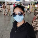 Sanam Shetty Instagram – Airport staff and onboard crew are doing a great job following stright safety guidelines 👏👏

Covid test is now not mandatory before flight travel but still let’s all be responsible with accurate health declarations and wear masks/ gloves during the entire travel duration.

#safetravels✈️ #safetyfirst #covid2021😷