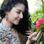 Sanam Shetty Instagram - What you FOCUS on becomes your REALITY! 💖 Shot by @drx.photography ✨ #postivevibes #sareelove #loveandlight❤️💫