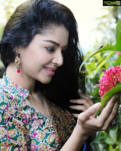 Sanam Shetty Instagram - What you FOCUS on becomes your REALITY! 💖

Shot by @drx.photography ✨

#postivevibes #sareelove #loveandlight❤️💫