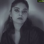Sanam Shetty Instagram - Not all battles are worth fighting for. Choose your battles! Happy weekend my dears🖤🖤 Shot by @drx.photography #justme #blackandwhite