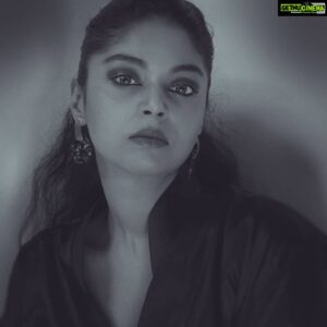 Sanam Shetty Instagram - Not all battles are worth fighting for. Choose your battles!

Happy weekend my dears🖤🖤

Shot by @drx.photography 

#justme #blackandwhite