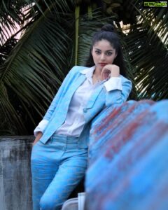 Sanam Shetty Instagram - Be BRAVE. Take RISKS! Nothing can replace Experience 💙

Shot by @drx.photography ✨
Dress by @sartoin_official 

#beattheblues💙 #ｔｇｉｆ