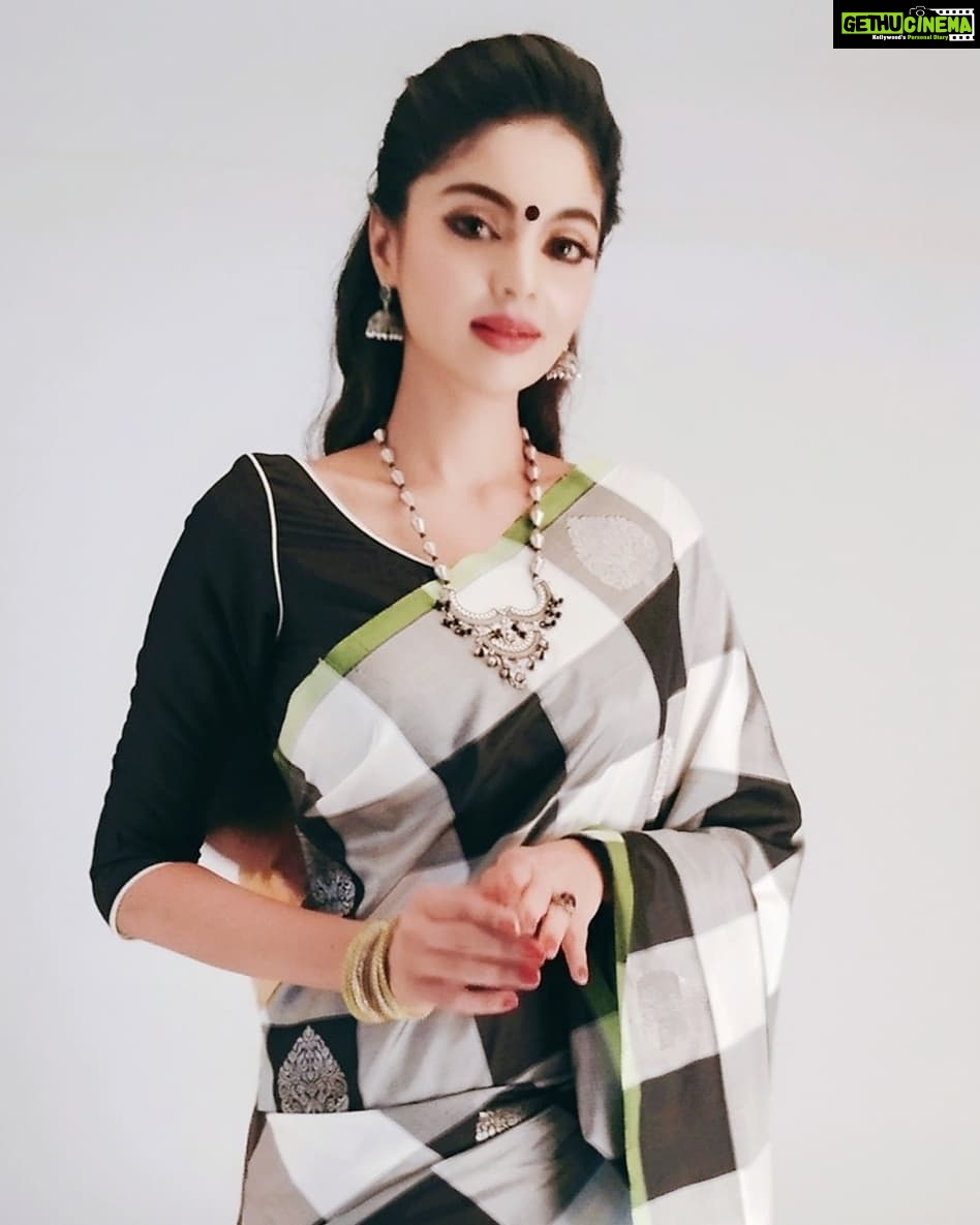 Sanam Shetty Instagram - KINDNESS is a gift everyone can afford to give ! ❤️ I am what I am only because of the warm wishes, kind deeds and selfless love iv received over the years by family, friends and strangers 🙏 Now It's my duty to spread this kindness to everyone I meet ❤️✨ #thankyou❤️ #loveandlight❤️💫