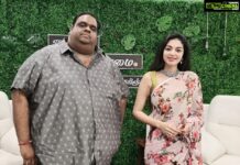 Sanam Shetty Instagram - Just had a delightful interview with @ravindarchandrasekaran sir - Libra Productions for his brand new YouTube Channel 'Fat Man Facts' #Fatmanfacts Show name: 'Enaku Oru Unmai Therinjakanum' ✨✨ Thanks for inviting me Ravindar sir🙏 Was wonderful to meet u 🤗 #libraproductions #ComingSoon