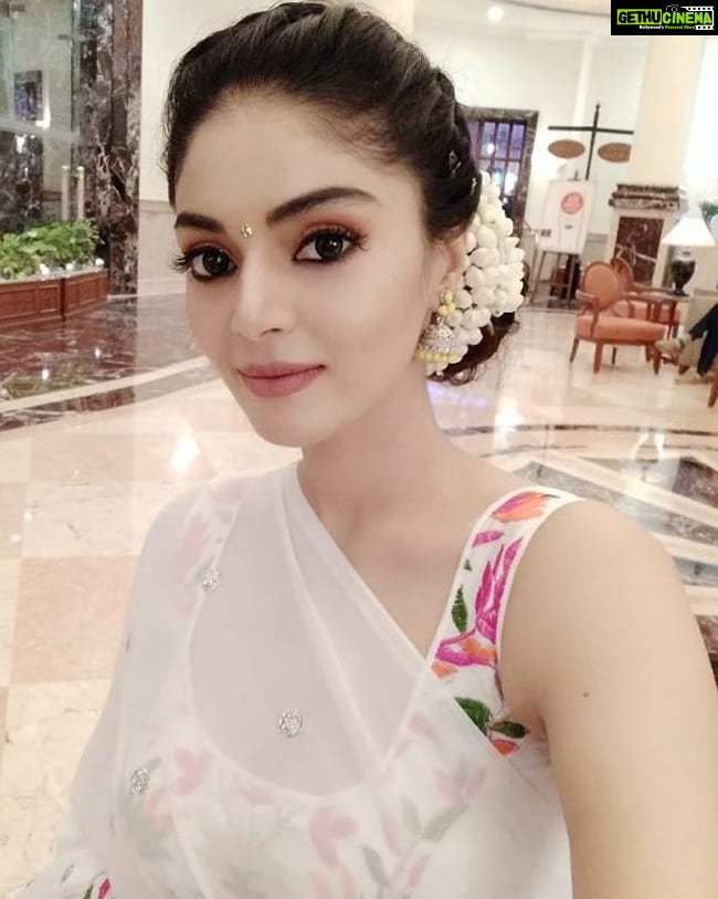 Sanam Shetty Instagram - Happy Vinayakar Chaturthi celebrations to all my dear friends and family 💐💐 ಎಲ್ಲರಿಗು ಗಣೇಶ ಹಬ್ಬದ ಶುಭಾಶಯಗಳು 💫💫 அனைவருக்கும் விநாயகர் சதுர்த்தி நல்வாழ்த்துக்கள் ✨✨ #stayblessed❤️ #indianfestivities🎊