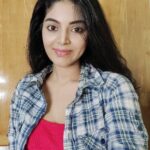 Sanam Shetty Instagram - Had an awesome interview 🤗 Thank u all for joining peeps ❤️ Thanks u @filmyspectrum_official and anchor Elai for the fun interview 👏 Have a lovely evening ✨✨ #instagraminterview #tgifridays