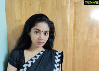 Sanam Shetty Instagram - Getting ready for an interview for @indiaglitz_tamil 🖤 (aired tonight) Wearing a beautiful black cotton saree with white thread work border by @c_indrellaboutique ✨✨ Cindrella Boutique. #happyweekend💕 #ｂｌａｃｋ🖤