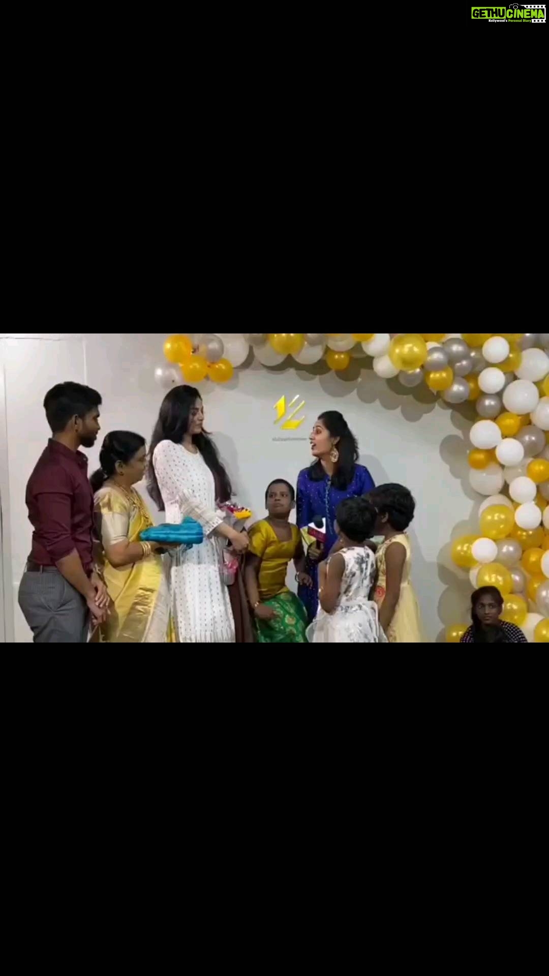 Sanam Shetty Instagram - I feel blessed to spend time with these beautiful children and joined in their Diwali excitement❤️ Thanks to @halfscaleshop and @indiaglitz_tamil - host Shivashankari for making this happen 🙏 Appreciations to Mr.Gautham and Mrs. Shanthi Amma for the thoughtful initiative. Special acknowledgement to the management of SevaChakra orphanage, Kalaiselvi Karunalaya Social Welfare Society and Vidya Sagar School for special kids for taking care of the wonderful children. #godsgifts #loveandlight #happydiwali