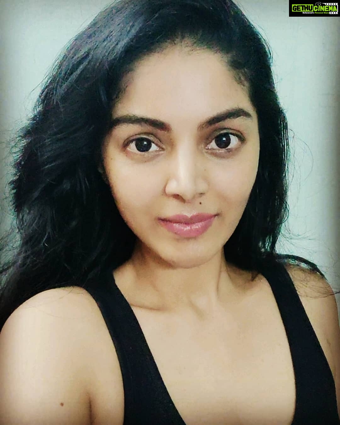 Sanam Shetty Instagram - It's better to be right and lose than to be wrong and win!🖤 . Thank you all for your timely support and participation in the EIA 2020 opposing initiative 🙏 Those of you who still haven't sent emails please do it now🙏 . Goodnight peeps🤗 #upcloseandpersonal #doright #justme